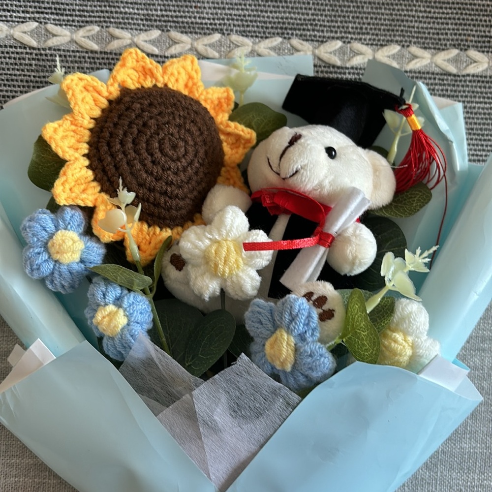 Graduation bouquet - Picture 3 of 4
